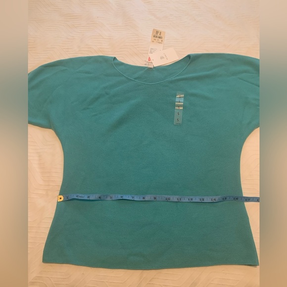 Brand new Uniqlo knit sweater - Picture 7 of 7